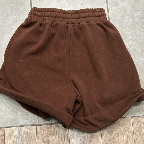 Showpo. SUNDAY SOCIETY CLUB - NYC SWEAT SHORTS IN CHOCOLATE size small - Picture 5 of 7